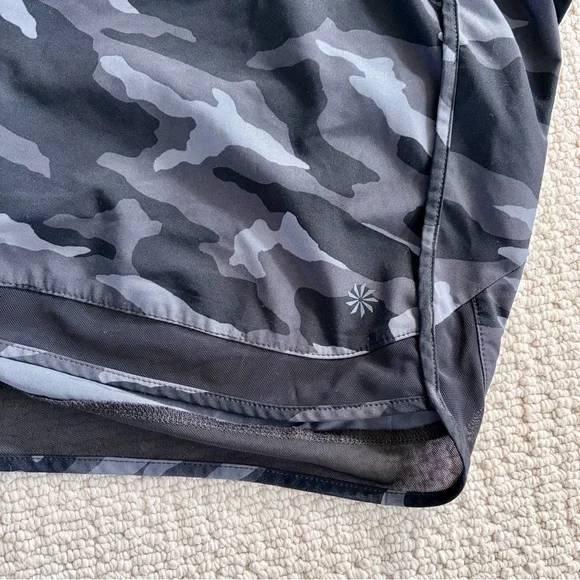 Women’s Black Camo Athleta Mesh Racer Run 4 Shorts - Large - Picture 2 of 7